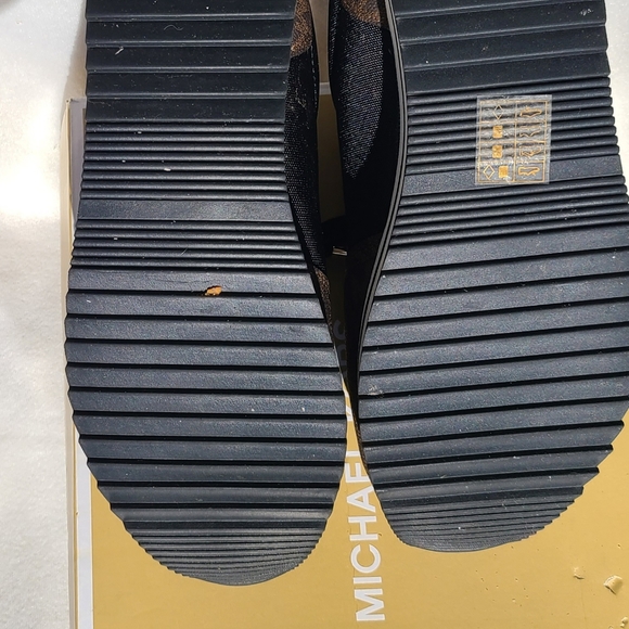 Shoes - Picture 3 of 6